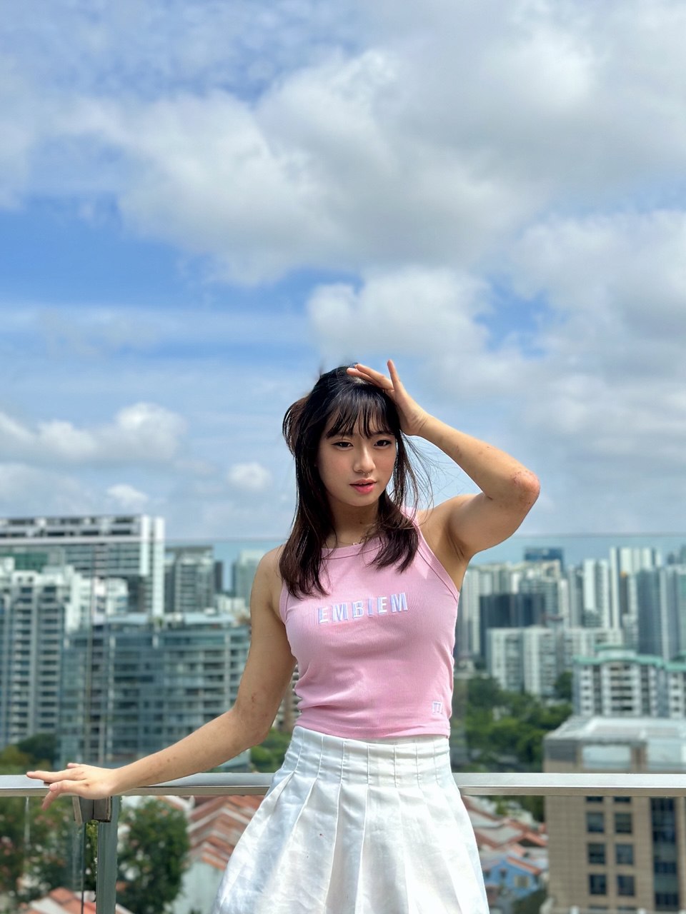 Embiem Official tank top pink model view
