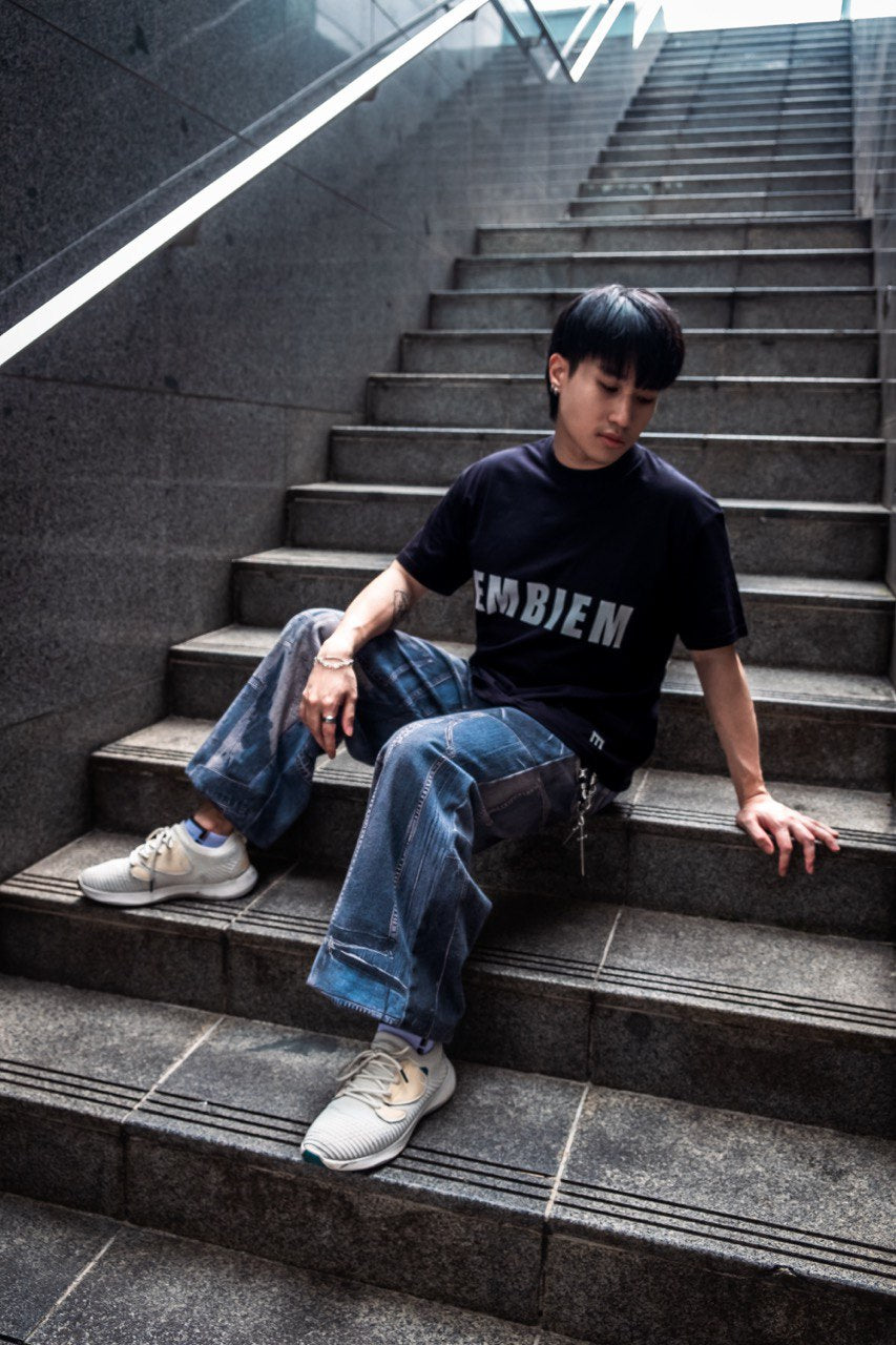 Embiem T shirt black side view